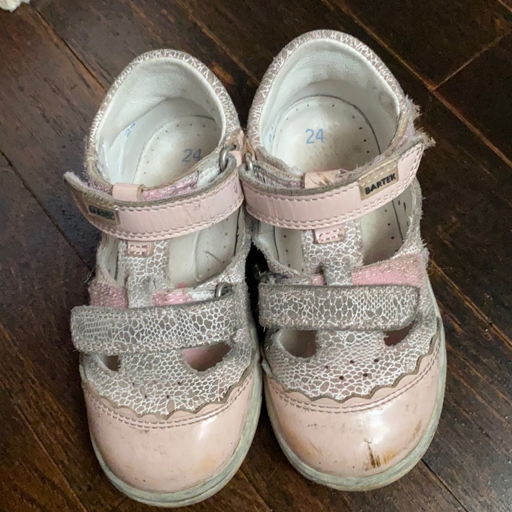 Baby shoes size 24